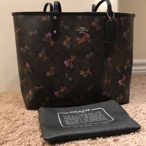 🍒🍁Coach Tote Cherry Print Edition🍁🍒